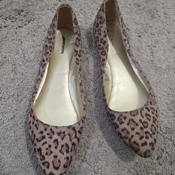 Women Shoes - Picture 3 of 9